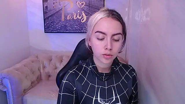 Snapshot of Hela_v chatting on 24, 10, 2025 Hela v online show from 24, 10, 2025