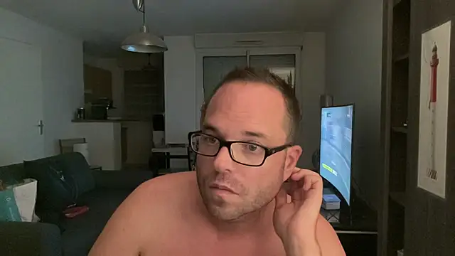 Snapshot of Funnyjul31 chatting on 4, 7, 2026 Funnyjul31 online show from 4, 7, 2026