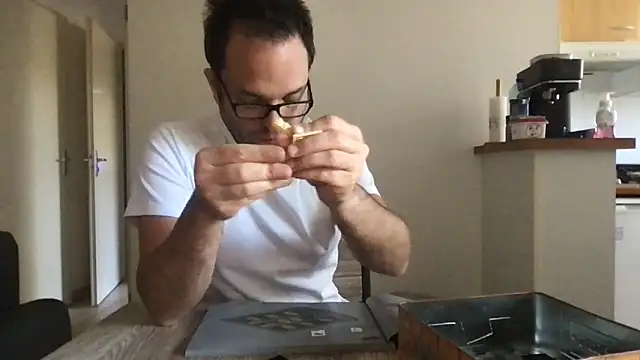 Funnyjul31 online show from 4, 4, 2026