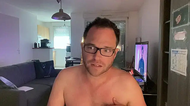 Funnyjul31 online show from 22, 4, 2026