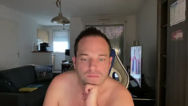 Funnyjul31 online show from 17, 3, 2025