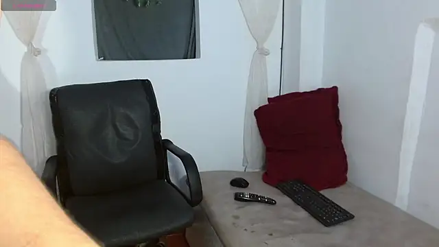 Luna-Naughty online show from 17, 11, 2025