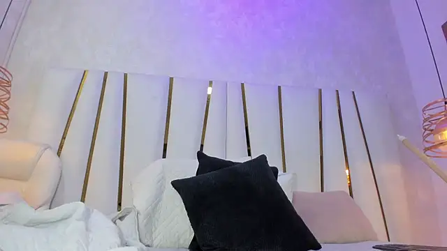 violet gray  online show from 31, 3, 2026