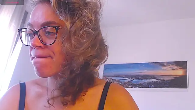 Snapshot of Ju-Hot chatting on 15, 9, 2025 Ju-Hot online show from 15, 9, 2025