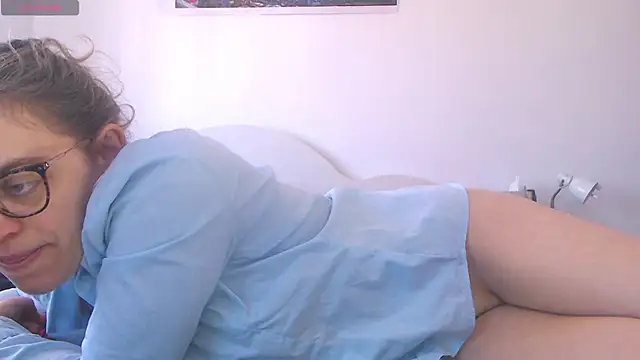 Snapshot of Ju-Hot chatting on 5, 3, 2025 Ju-Hot online show from 5, 3, 2025