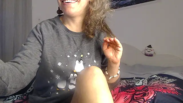 Snapshot of Ju-Hot chatting on 6, 11, 2025 Ju-Hot online show from 6, 11, 2025