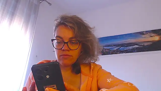 Snapshot of Ju-Hot chatting on 14, 10, 2025 Ju-Hot online show from 14, 10, 2025