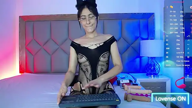 Snapshot of PamelaaPonce chatting on 6, 11, 2025 PamelaaPonce online show from 6, 11, 2025