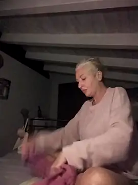 divinaerotica online show from 10, 4, 2026