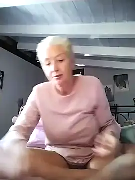 divinaerotica online show from 9, 4, 2026