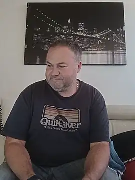 Snapshot of Pourleplasirs chatting on 3, 6, 2026 Pourleplasirs online show from 3, 6, 2026