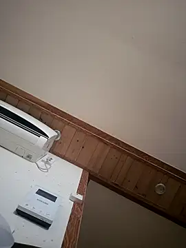 Tyyyggjju online show from 6, 11, 2025