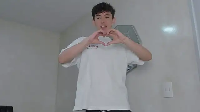 Snapshot of miketwink chatting on 12, 11, 2025 miketwink online show from 12, 11, 2025