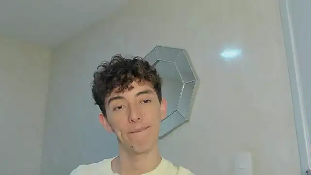 Snapshot of miketwink chatting on 21, 11, 2025 miketwink online show from 21, 11, 2025