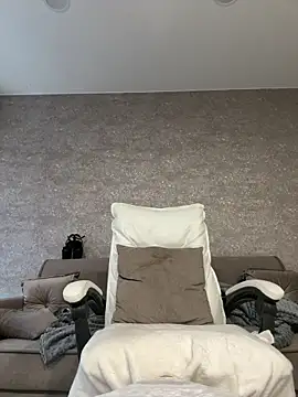 LillySquirtShot online show from 7, 6, 2026