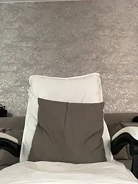 LillySquirtShot online show from 21, 4, 2026