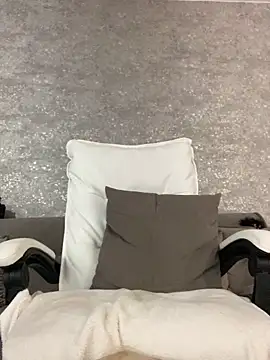 LillySquirtShot online show from 19, 4, 2026