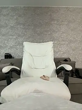 LillySquirtShot online show from 23, 4, 2026