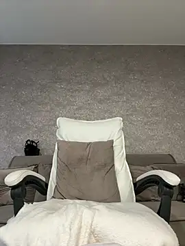 LillySquirtShot online show from 13, 7, 2026