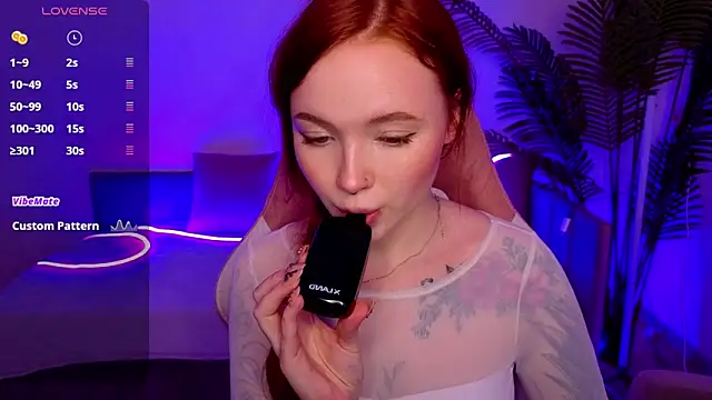 Snapshot of Maya_Light chatting on 13, 11, 2025 Maya Light online show from 13, 11, 2025