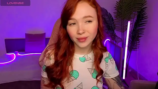 Snapshot of Maya_Light chatting on 16, 11, 2025 Maya Light online show from 16, 11, 2025