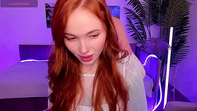 Snapshot of Maya_Light chatting on 13, 10, 2025 Maya Light online show from 13, 10, 2025