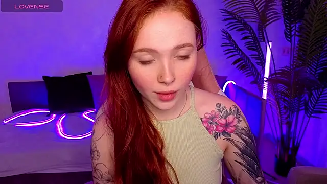 Snapshot of Maya_Light chatting on 26, 11, 2025 Maya Light online show from 26, 11, 2025