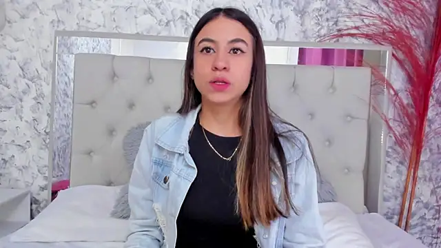 Snapshot of Ariana_greenblat chatting on 13, 11, 2025 Ariana greenblat online show from 13, 11, 2025