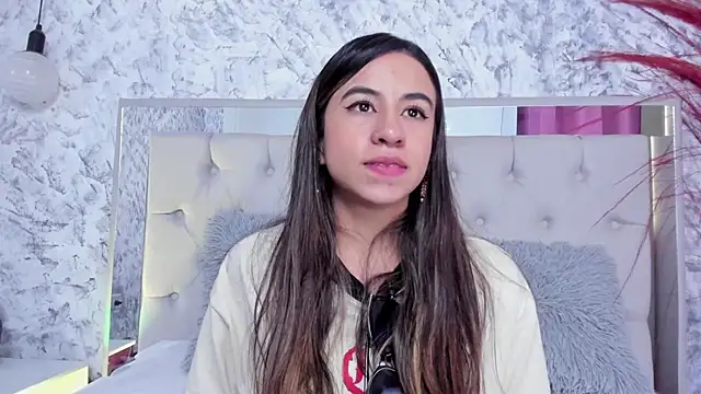 Snapshot of Ariana_greenblat chatting on 6, 10, 2025 Ariana greenblat online show from 6, 10, 2025