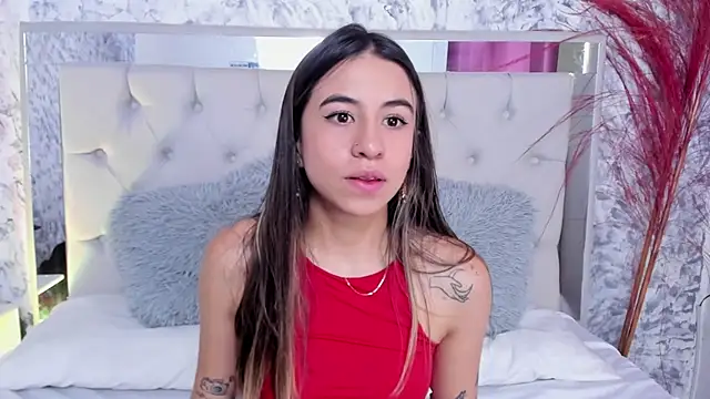 Snapshot of Ariana_greenblat chatting on 8, 10, 2025 Ariana greenblat online show from 8, 10, 2025