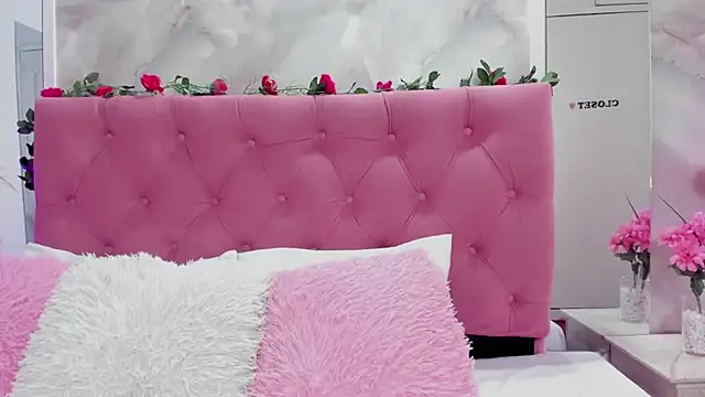 Snapshot of Ariana_greenblat chatting on 10, 9, 2025 Ariana greenblat online show from 10, 9, 2025