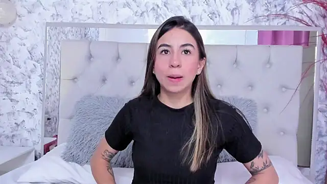 Snapshot of Ariana_greenblat chatting on 25, 10, 2025 Ariana greenblat online show from 25, 10, 2025