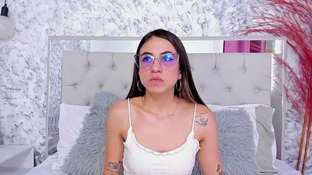 Snapshot of Ariana_greenblat chatting on 19, 11, 2025 Ariana greenblat online show from 19, 11, 2025