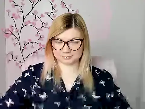 Snapshot of Lola_moree chatting on 22, 4, 2026 Lola moree online show from 22, 4, 2026