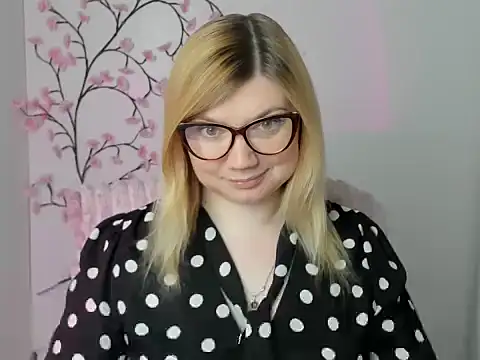 Snapshot of Lola_moree chatting on 17, 5, 2026 Lola moree online show from 17, 5, 2026
