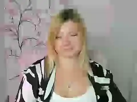 Snapshot of Lola_moree chatting on 4, 7, 2026 Lola moree online show from 4, 7, 2026