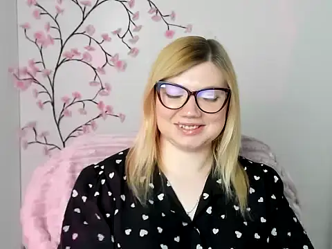 Snapshot of Lola_moree chatting on 11, 5, 2026 Lola moree online show from 11, 5, 2026
