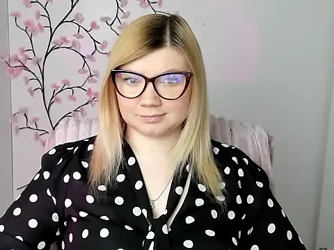 Snapshot of Lola_moree chatting on 26, 4, 2026 Lola moree online show from 26, 4, 2026