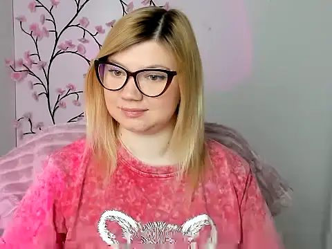 Snapshot of Lola_moree chatting on 9, 5, 2026 Lola moree online show from 9, 5, 2026