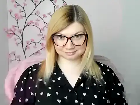 Snapshot of Lola_moree chatting on 11, 5, 2026 Lola moree online show from 11, 5, 2026