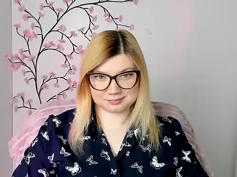 Snapshot of Lola_moree chatting on 13, 5, 2026 Lola moree online show from 13, 5, 2026