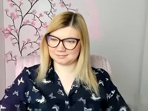 Snapshot of Lola_moree chatting on 28, 4, 2026 Lola moree online show from 28, 4, 2026
