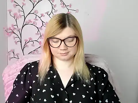 Snapshot of Lola_moree chatting on 20, 5, 2026 Lola moree online show from 20, 5, 2026