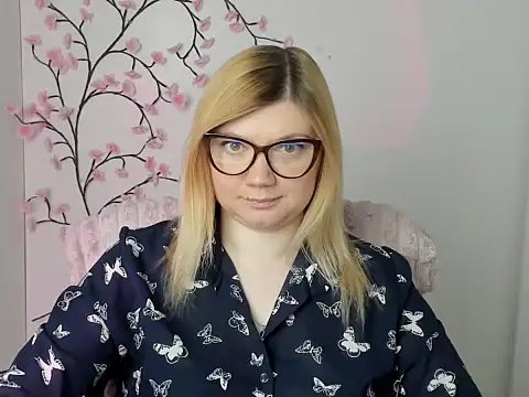 Snapshot of Lola_moree chatting on 18, 5, 2026 Lola moree online show from 18, 5, 2026