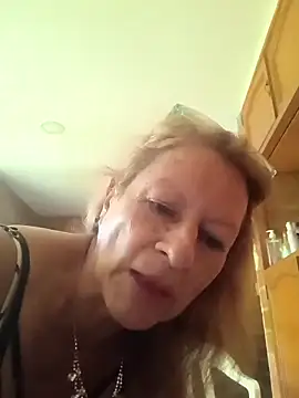 MaryLunna online show from 4, 3, 2025