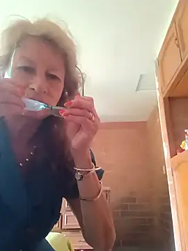 MaryLunna online show from 10, 3, 2025