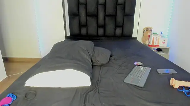 Snapshot of victoriacolin chatting on 13, 11, 2025 victoriacolin online show from 13, 11, 2025