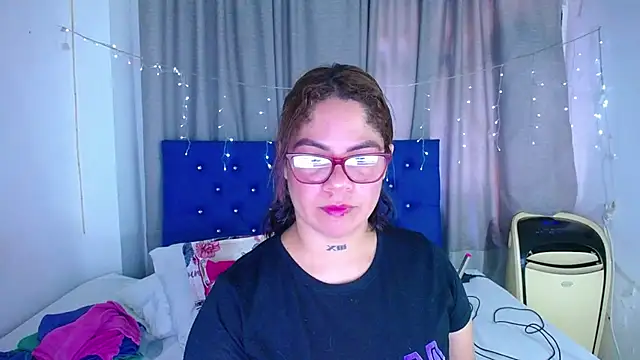 hornny cougar online show from 11, 2, 2026