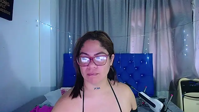 hornny cougar online show from 16, 2, 2026