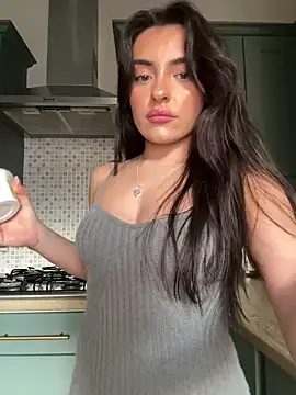 cute carly  online show from 28, 2, 2025